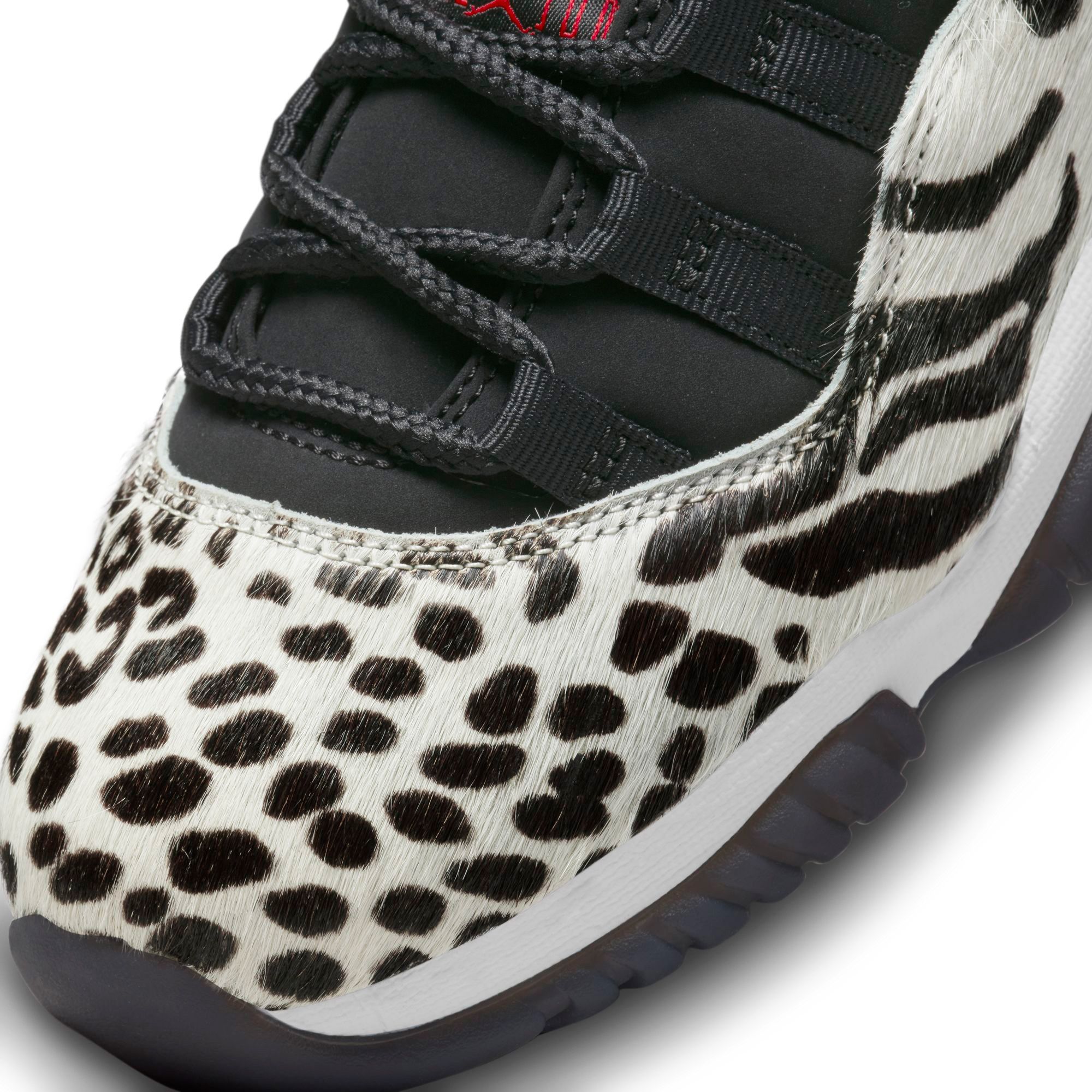 whatapp8613636943557 on X:  Air Jordan 11 LV x  Supreme Gym Red Black White  / X