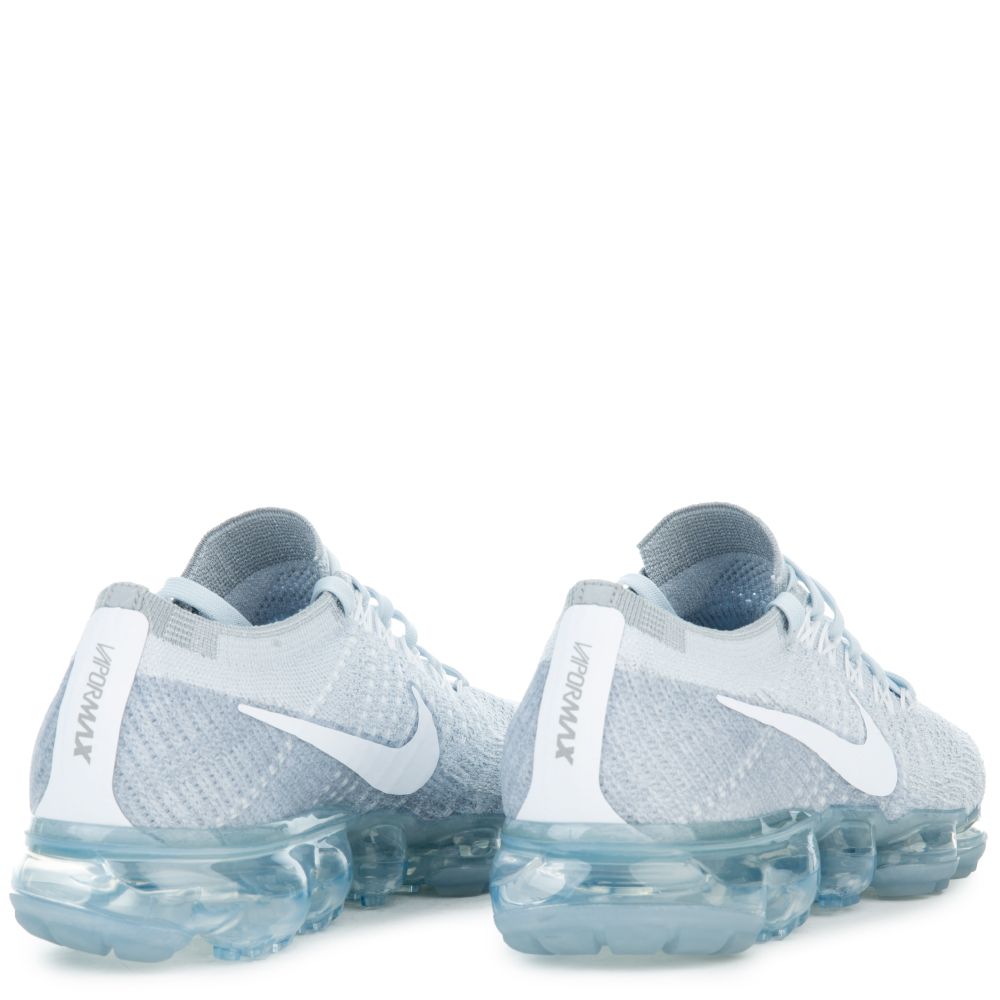 white and grey nike vapormax