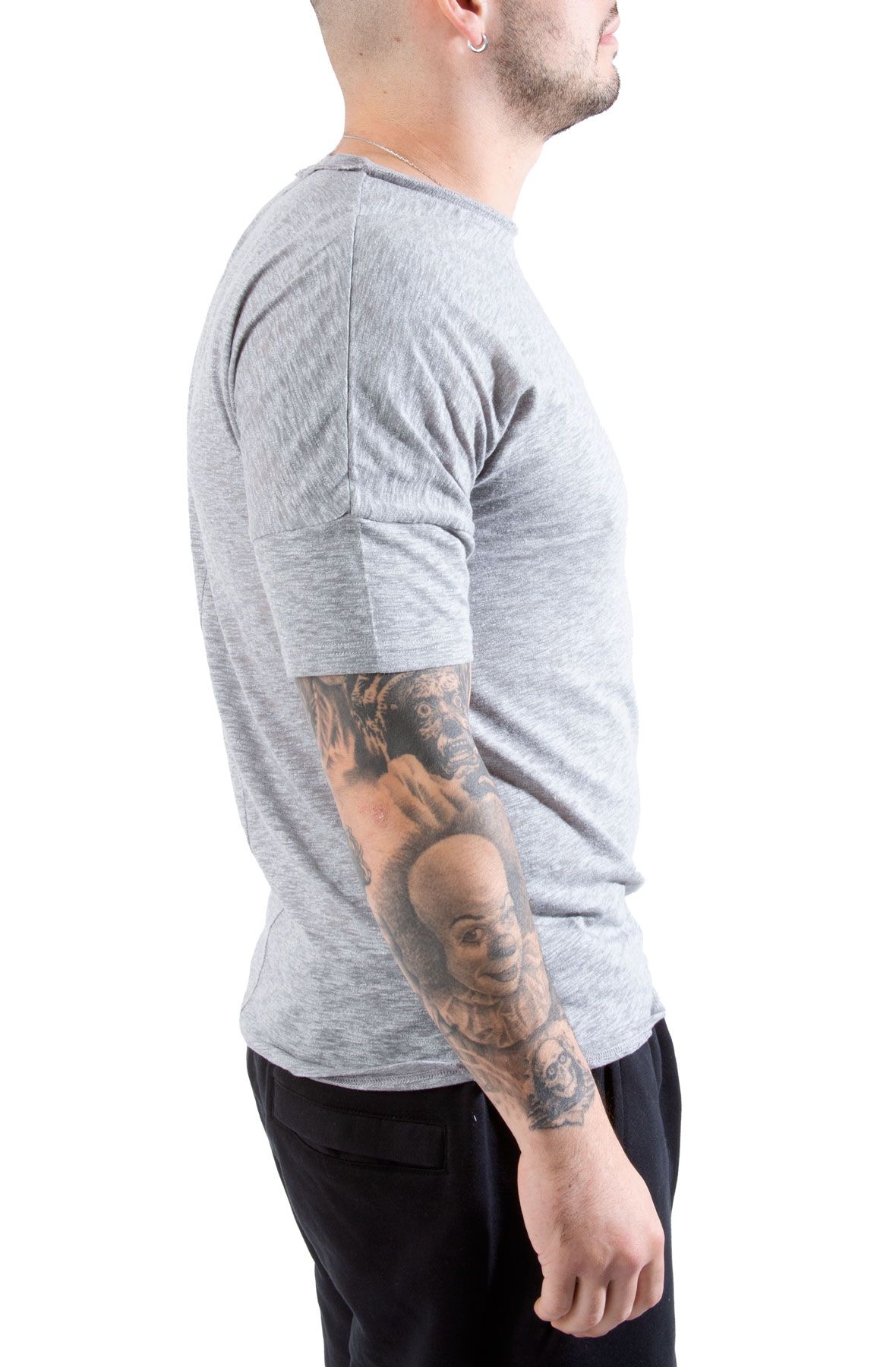 DETACHE LABS Gator Off Shoulder Tee in AF17GOSTGR - Shiekh