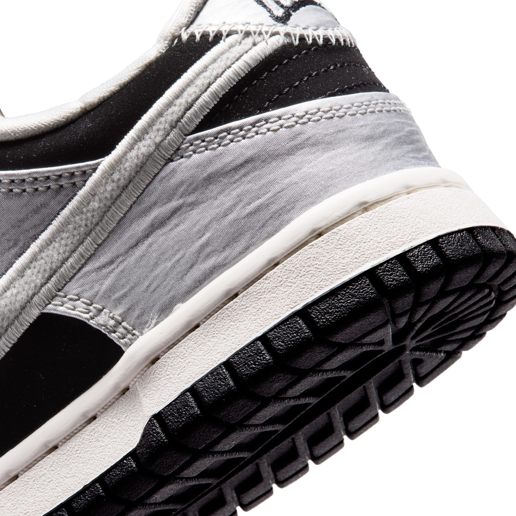 NIKE Grade-School Dunk Low LV8 IV5971 001 - Shiekh