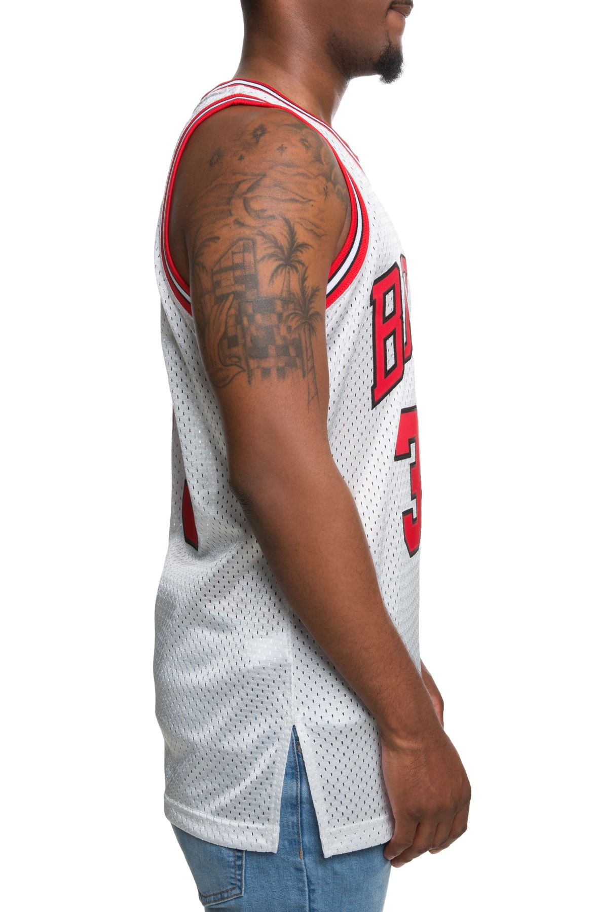 Mitchell & Ness Chicago Bulls Scottie Pippen Short Sleeve Crew Neck Mens  T-Shirt BMTRKT18007 CBURED1SPI