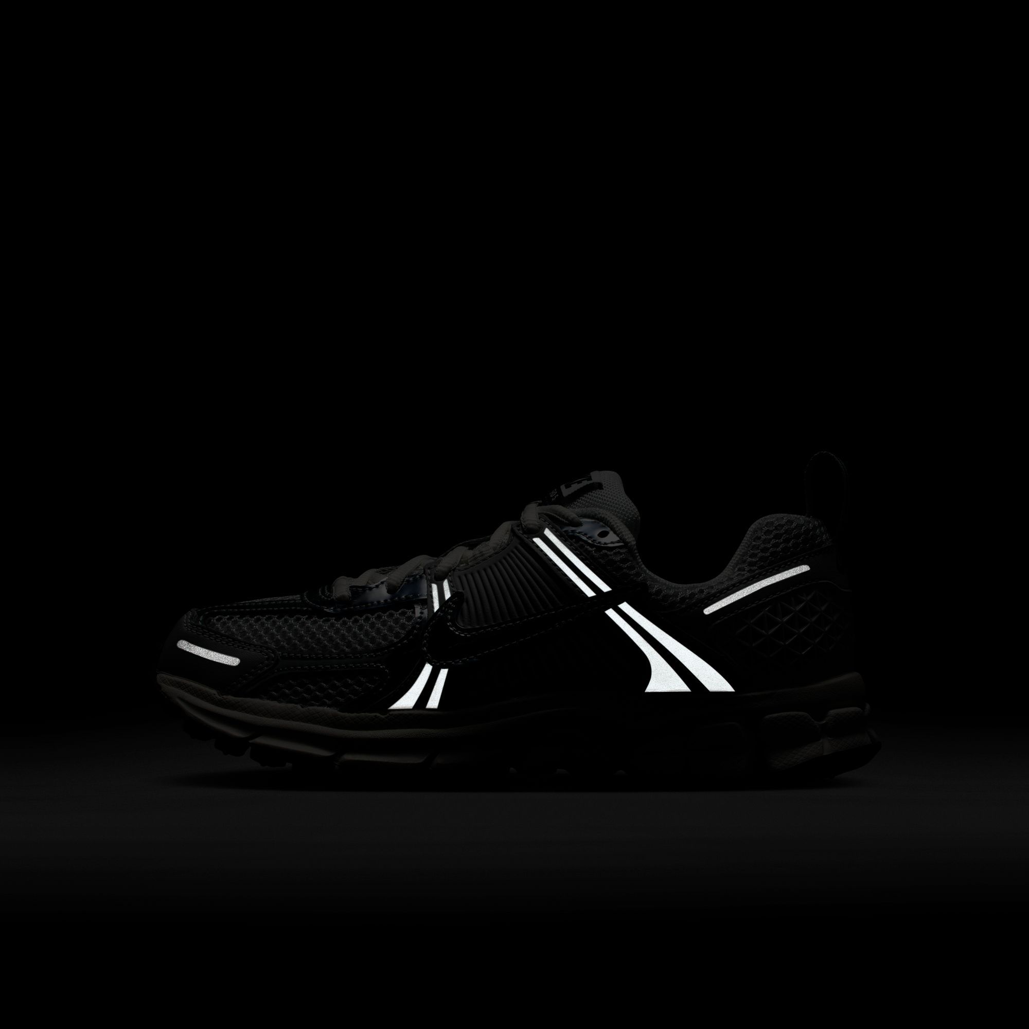 NIKE Grade-School Vomero 5 IM9467 001 - Shiekh