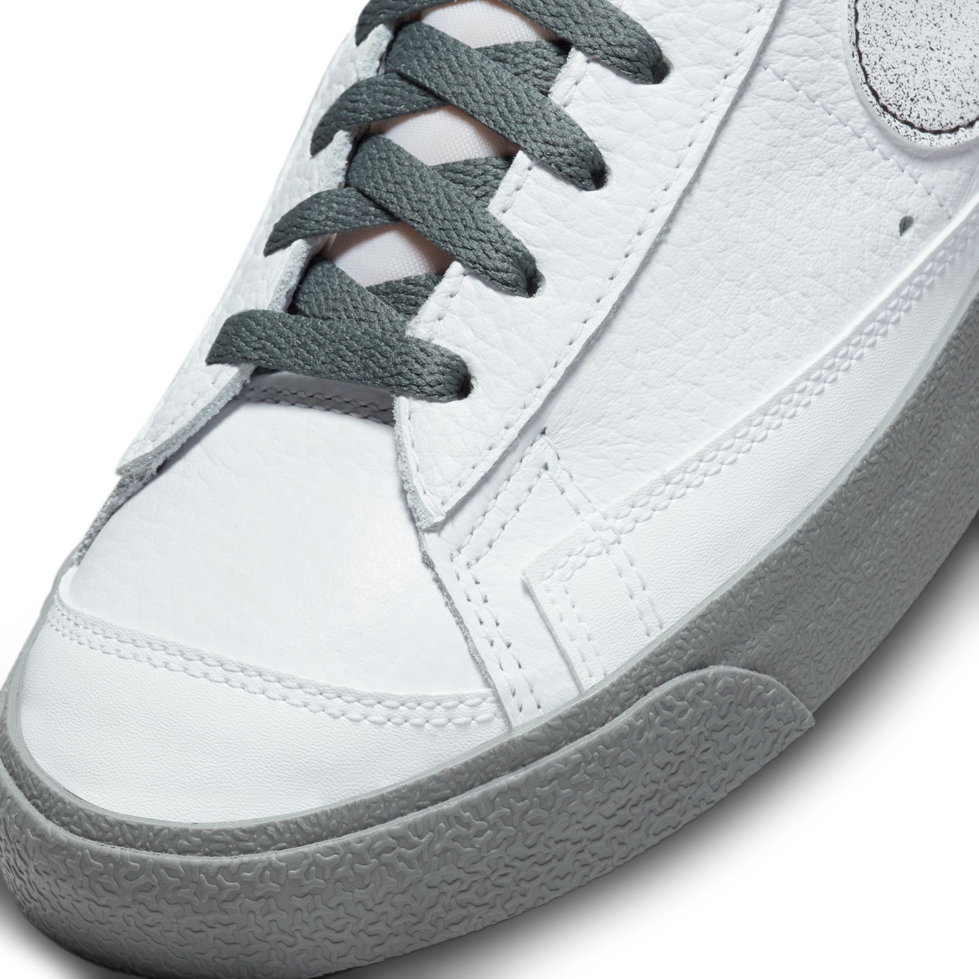 NIKE Blazer Mid 
