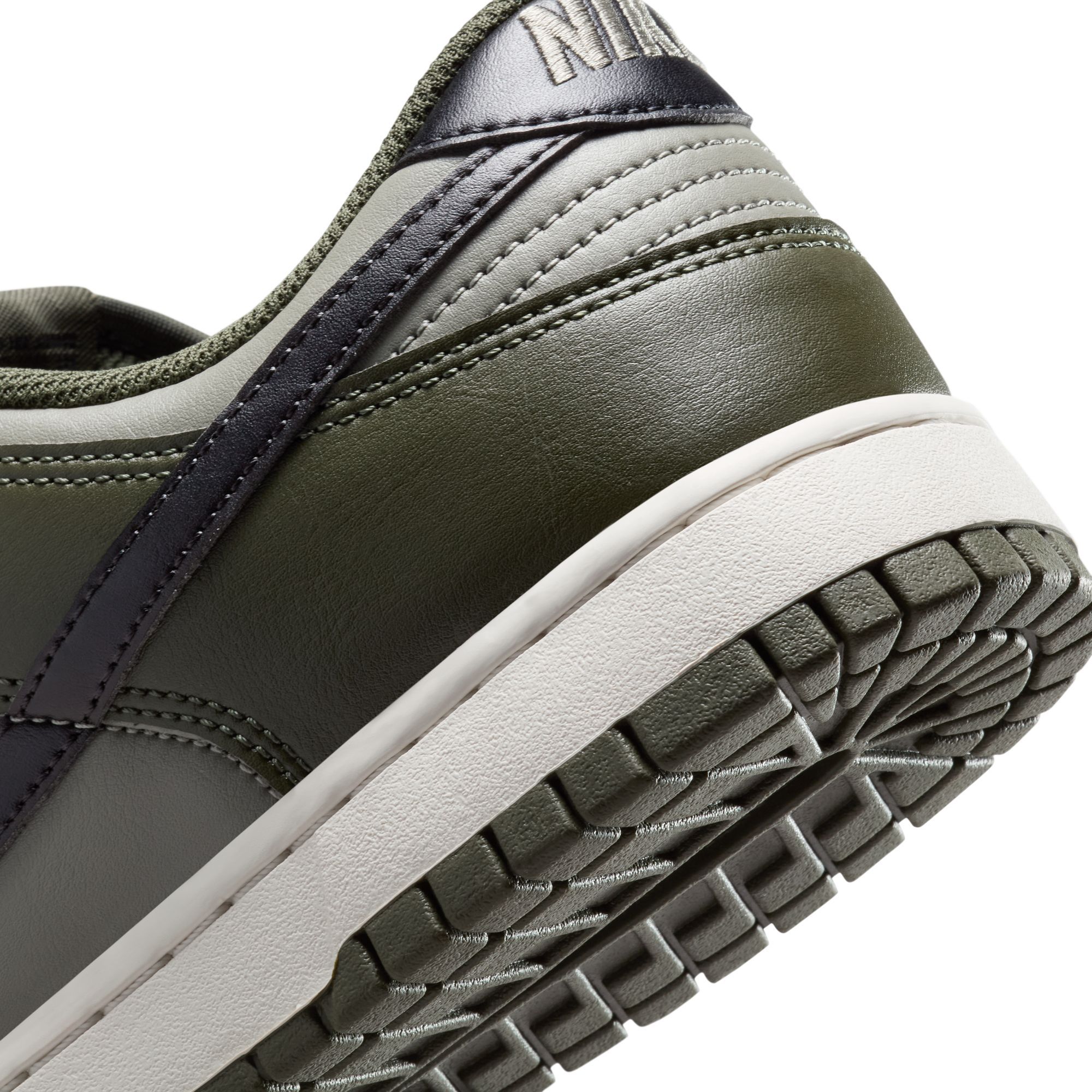 NIKE Dunk Low Retro HF5441 300 - Shiekh