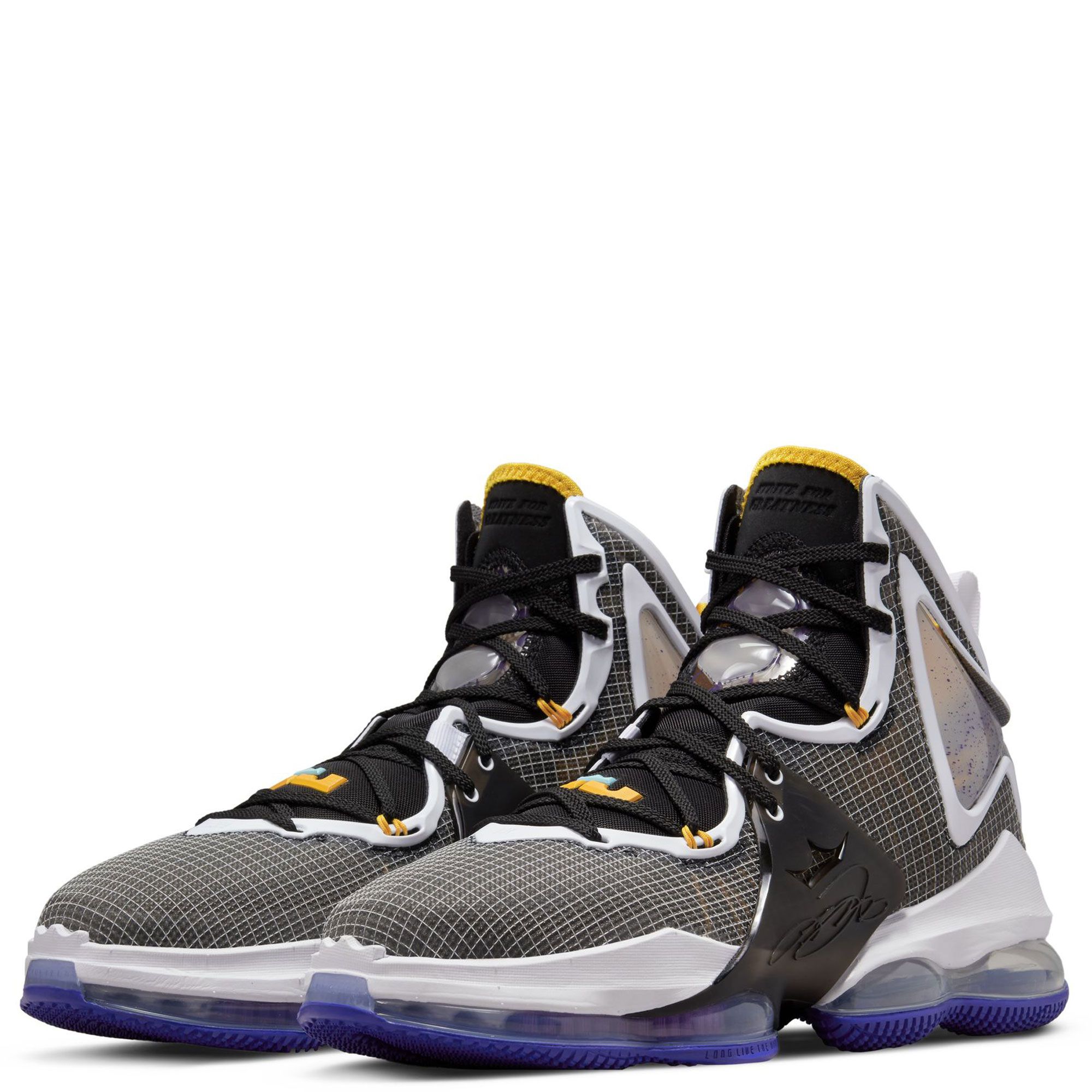 レブロン　lebron 19 NIKE バッシュ　ナイキ　ジョーダン　30cm Nike Men's LeBron 19 XIX White Oreo LeBron James 2022 Basketball