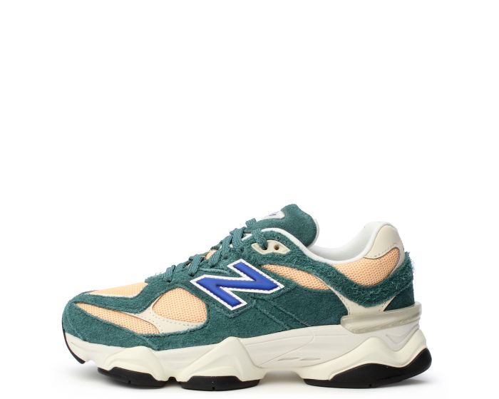 ★NEW BALANCE★HOLIDAY グロッシーバッグ★2color NEW BALANCE Grade-School 9060 GC9060GP - Shiekh