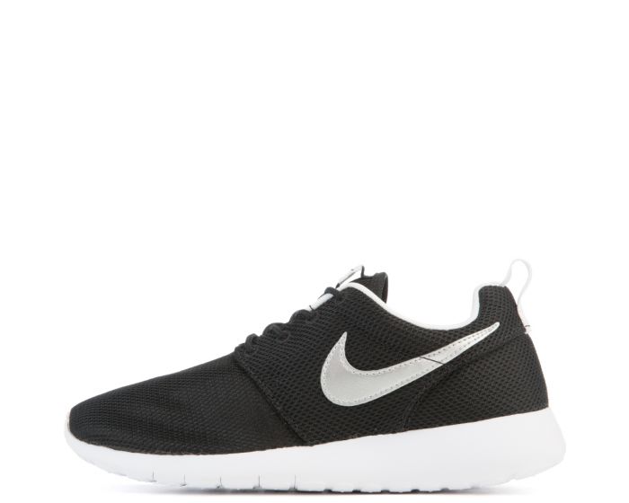 boys nike roshe one