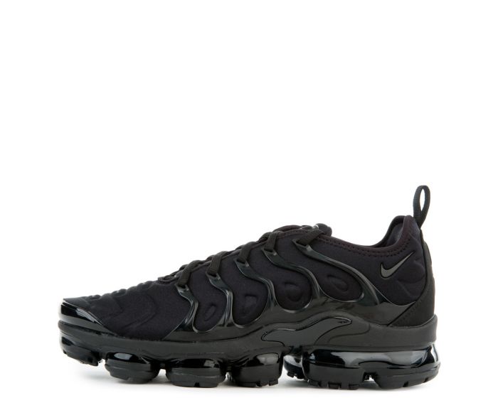 nike vapormax plus black and grey