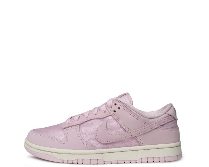 Nike SB Dunk Low ピンク スエード Nike SB Dunk Low ピンク スエード 発売中｜Nike Women's Dunk Low