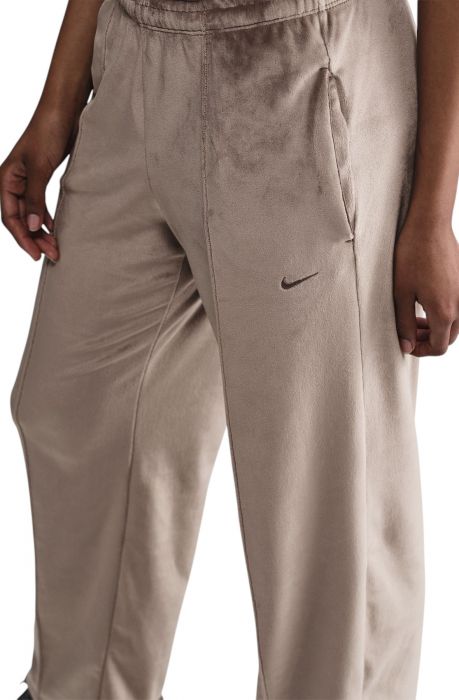 Sportswear Chill Knit Mid-Rise Velour Sweatpant Mink Brown