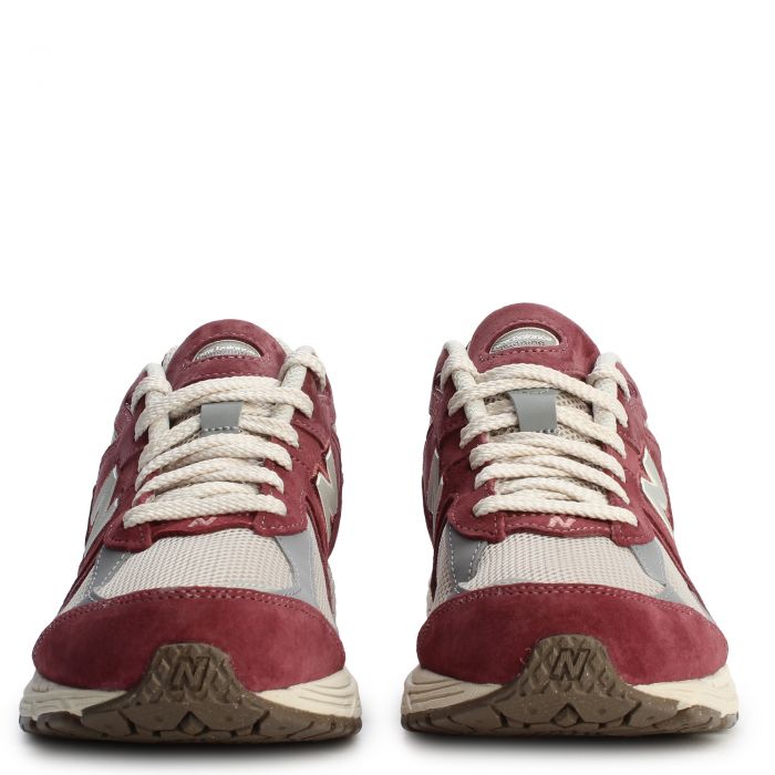 2002R Off-white/burgundy