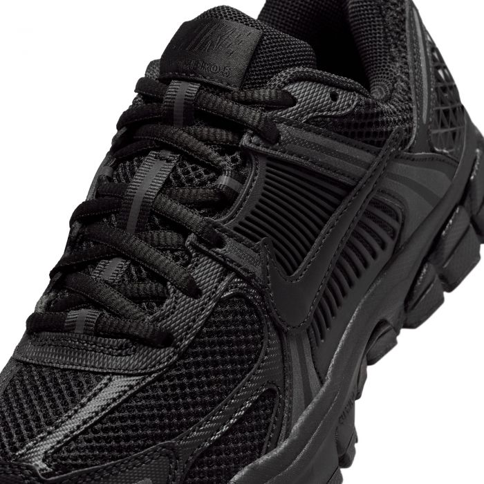 Grade-School Vomero 5 Black
