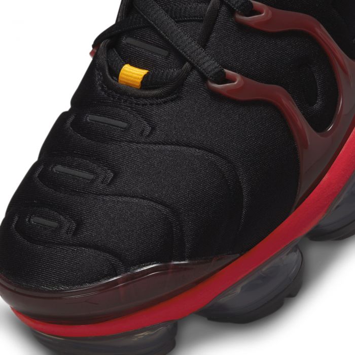 nike air vapormax plus navy gold red