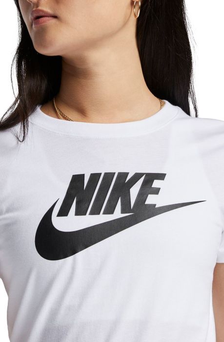 NIKE Sportswear Essential T-shirt BV6169 100 - Shiekh