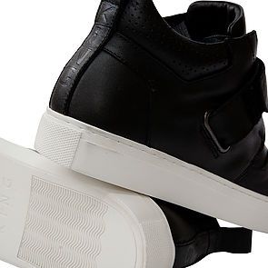 Newton Black/White All White