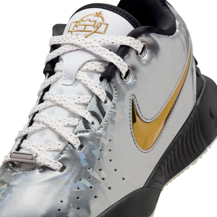 Grade School LeBron XXI SE Metallic Silver/Metallic Gold-Black