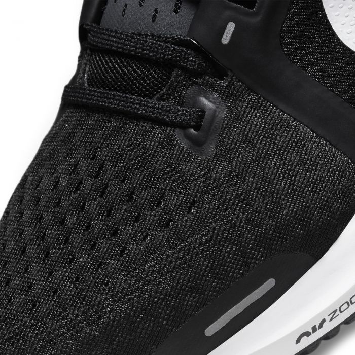 Vomero 16 Black/White