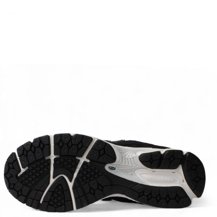 2002R Black/Marsh Green/ Sea Salt