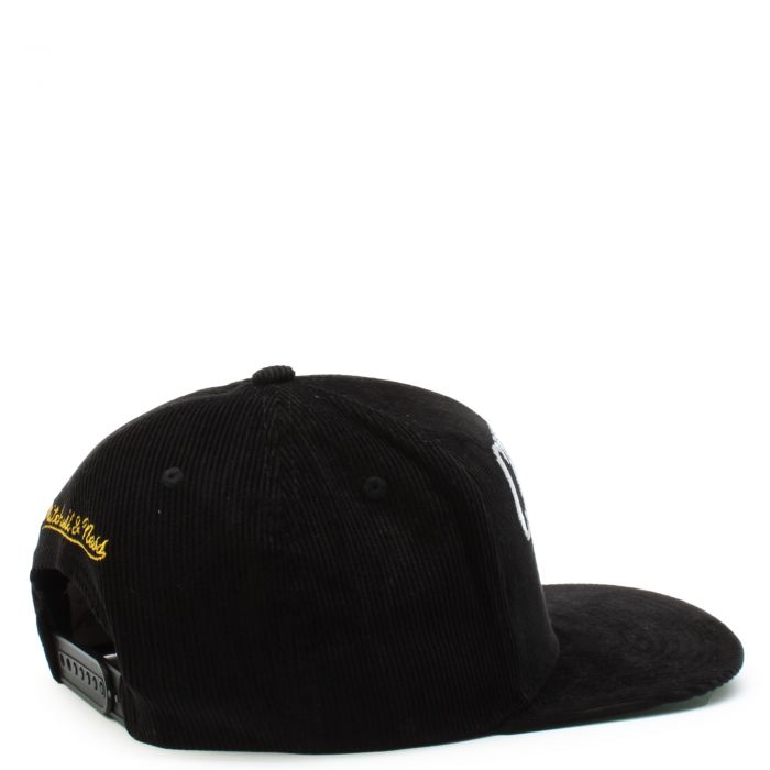 Chicago Bulls Corduroy Snapback  Black
