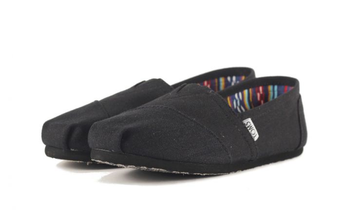 toms black on black women's canvas classics