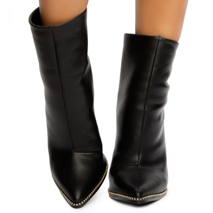 Gisele-147 Pointy Toe with Studs Boots Black