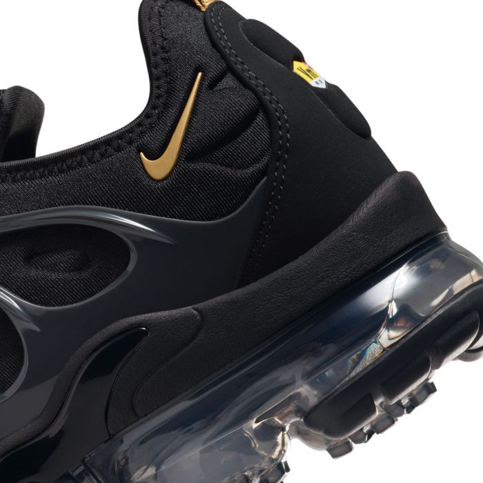 vapormax plus black size 5