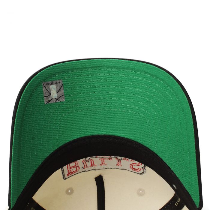 NBA Chicago Bulls Deadstock Fit Snapback  Off White/Black