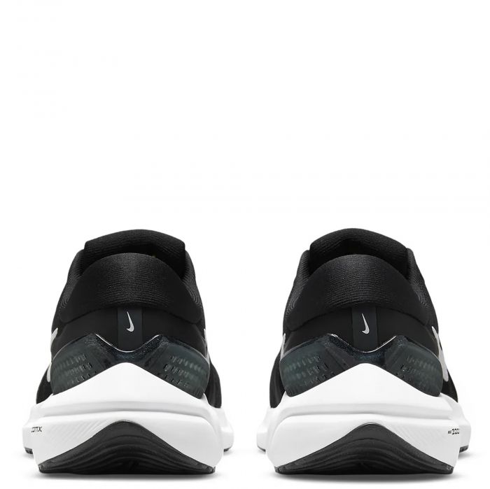 Vomero 16 Black/White
