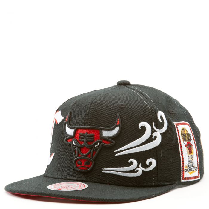 black chicago bulls snapback