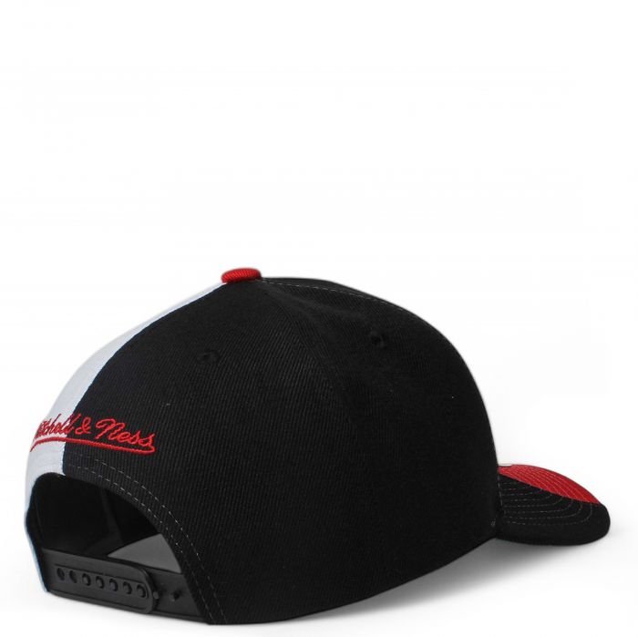 NBA Chicago Bulls Curved Pro Snapback  Black