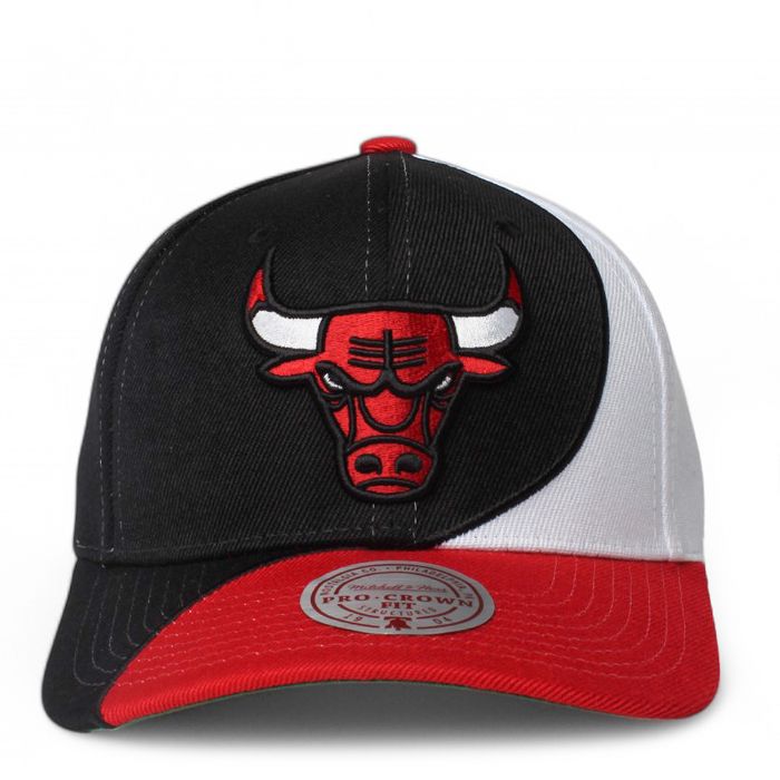 NBA Chicago Bulls Curved Pro Snapback  Black