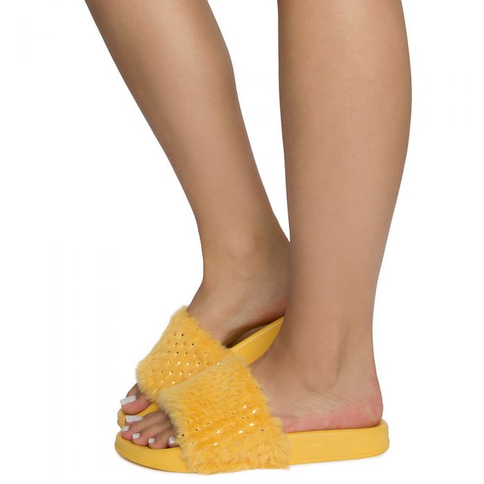 Women's Cozy-82s Slides Yellow