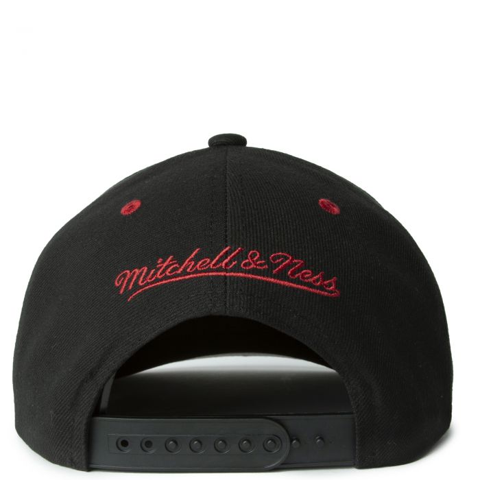 MITCHELL AND NESS NBA Breakthrough Snapback Chicago Bulls HHSS5289 ...