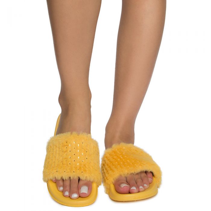 Women's Cozy-82s Slides Yellow