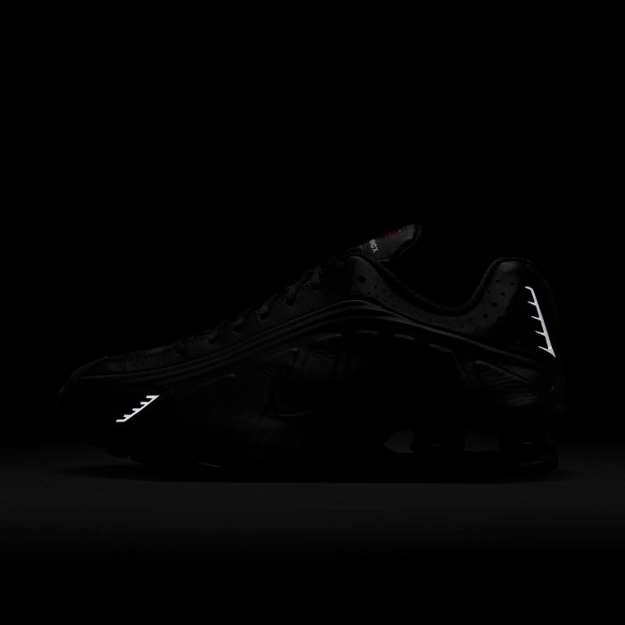 Shox R4 Black/Black-Black-Bright Crimson