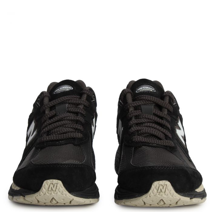 2002R Black with Timber Wolf and White