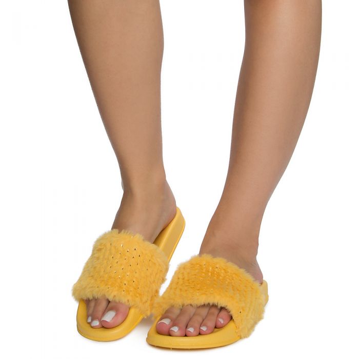 Women's Cozy-82s Slides Yellow