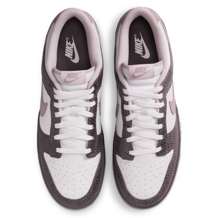 国内配送 NIKE DUNK LOW SE MEDIUM ASH/TAUPE GREY-VAST GREY Dunk Low SE (Medium Ash/Taupe Grey-Vast Grey) – Corporate