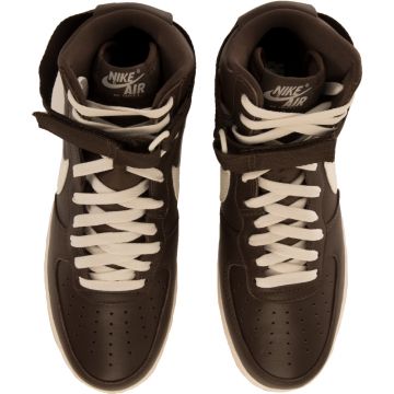 dark brown on beige af1