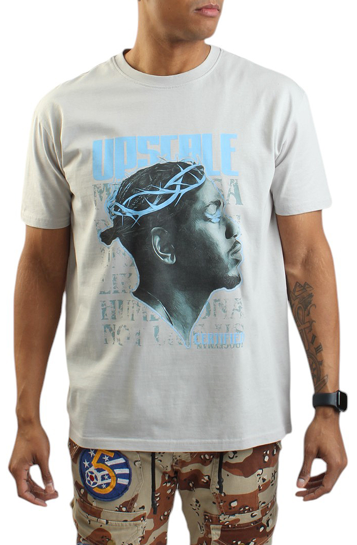 都内で K-Dot STUDIOS UPSCALE Remix Shiekh - MTUS312 T-Shirt タイムセール
